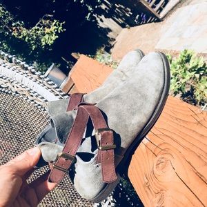 Woman’s ankle boots / booties